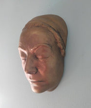 Charger l'image dans la galerie, Joan Crawford Mommie Dearest Life Mask Death mask life cast Plaster