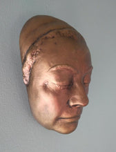 Charger l'image dans la galerie, Joan Crawford Mommie Dearest Life Mask Death mask life cast Plaster