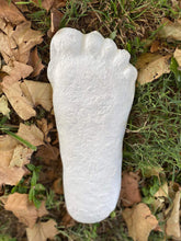 Cargar imagen en el visor de la galería, 1 Bigfoot Patterson "Patty" track footprint cast Plaster Bigfoot Cast Track Replica
