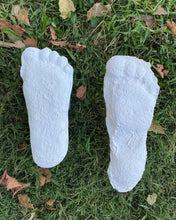 Cargar imagen en el visor de la galería, 1967 New Bigfoot Patterson "Patty #2" track footprint cast