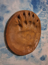 画像をギャラリービューアに読み込む, Grizzly Track #3B (Brown) MC Paw Print Grizzly Track B W Shull 10.75&quot; Diam Rare Plaster Bear footprint track cast replica