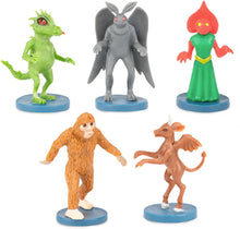 Laden Sie das Bild in den Galerie-Viewer, Cryptids USA Toy Figures set Monopoly Archie McPhee Corral of Cryptids Gag Gift – USA Monster Set w/Bigfoot, Mothman &amp; More – Funny Stocking Stuffer for Cryptid Lovers &amp; Fans of American Folklore Chupacabra