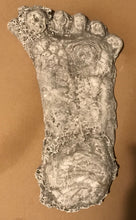 Load image into Gallery viewer, 1990 Bigfoot Mount Rainier Mt. Rainier Track Cast footprint replica