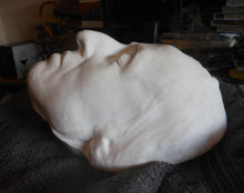 Laden Sie das Bild in den Galerie-Viewer, Chopin life mask Head and hand death cast