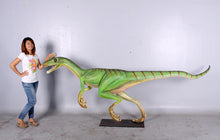 Laden Sie das Bild in den Galerie-Viewer, Dinosaur Guanlong Lifesize sculpture statue