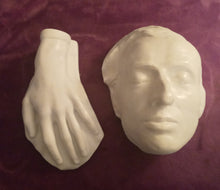 Laden Sie das Bild in den Galerie-Viewer, Chopin life mask Head and hand death cast