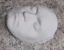 Laden Sie das Bild in den Galerie-Viewer, Beethoven life mask / life cast (Plaster) Ludwig van Beethoven&#39;s Life Mask Cast