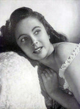 Load image into Gallery viewer, Elizabeth Taylor Life Mask Death mask life cast