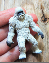 Laden Sie das Bild in den Galerie-Viewer, Yeti MINIATURE YETI Abominable Snowman Plastic Toy Figures Figurine Dollhouse Diorama Terrarium Supplies Small Fairy Garden Shadow Box Mini Toy