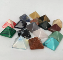 Laden Sie das Bild in den Galerie-Viewer, Chakra Pyramid Stone Set Crystal Healing Properties