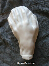 Laden Sie das Bild in den Galerie-Viewer, (Resin) Chopin Hand cast life mask / life cast Death cast Death mask reproduction