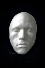 Laden Sie das Bild in den Galerie-Viewer, Heath Ledger Life mask / life cast Batman Joker